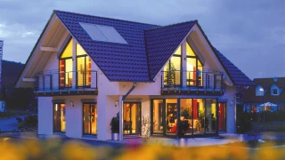 Beleuchtetes Haus