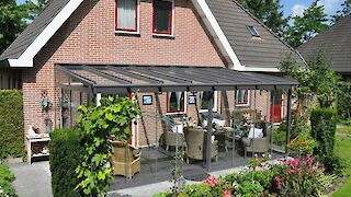 Terrassendach mit Aussicht auf Garten