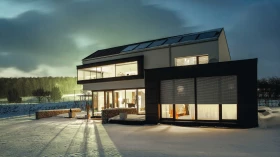 Beleuchtetes Haus mit Rollläden