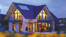 Beleuchtetes Haus